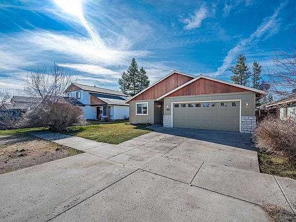 3rd image of 16465 Riley Dr