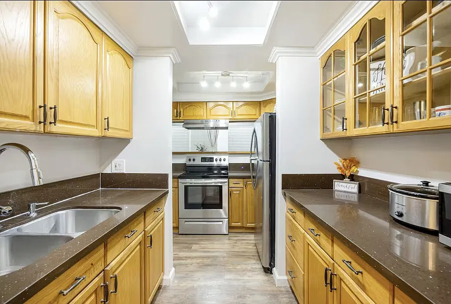 1160 S Walnut St — Photo 4