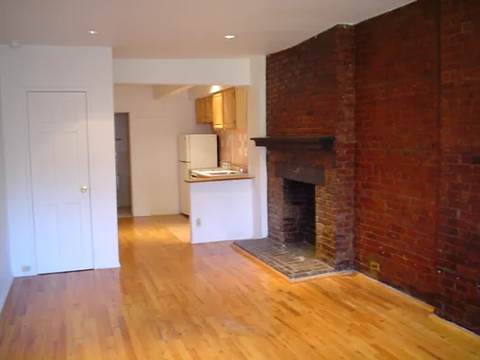 Rented by Chartwell Manhattan Realty | media 14