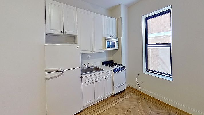 1st image of 214 W 96th St APT 3C