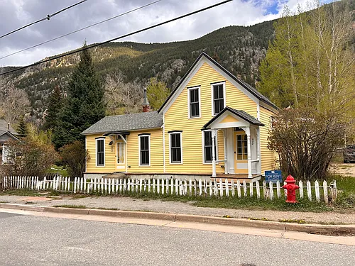 900 Rose St Photo 1
