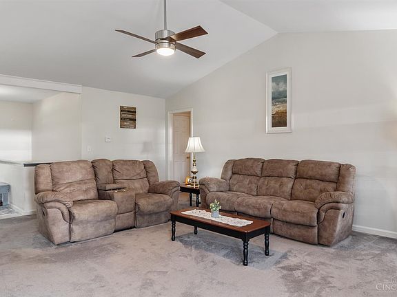 4th image of 100 Chelsea Dr