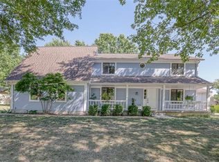 3907 SW Harbor Dr, Lees Summit, MO 64082