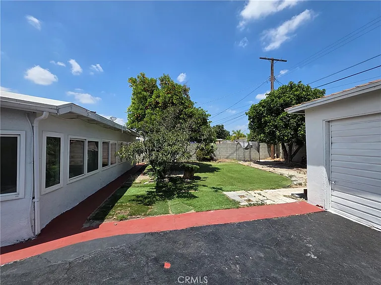 8834 Stansbury Ave — Photo 20