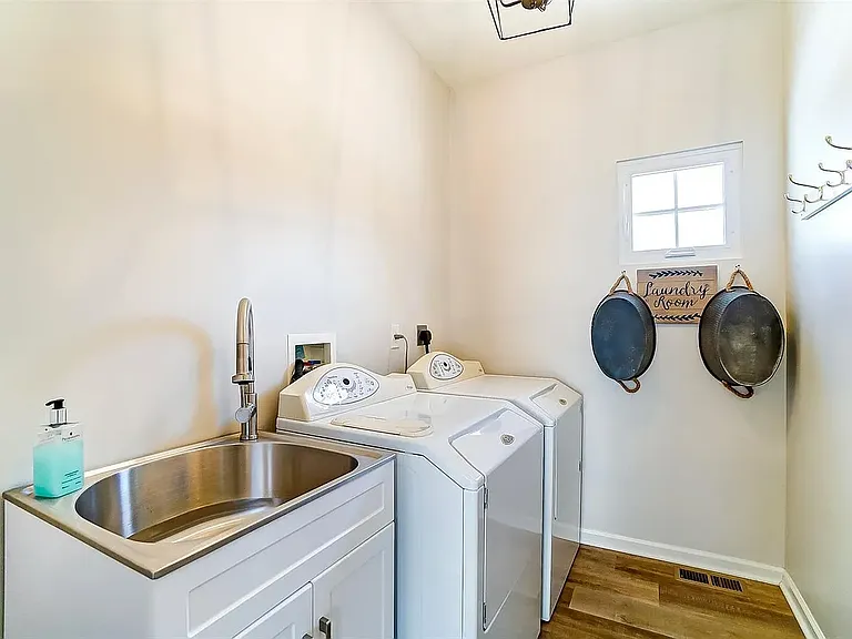 9766 Cobblewood Ct — Photo 17