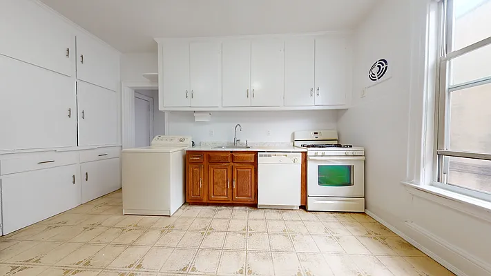 Rented by Compass | media 9