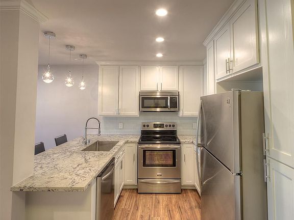 4th image of 1223 Augusta Dr APT 28