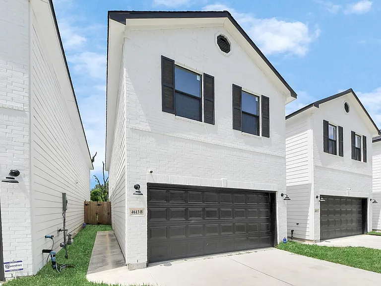 4613 Ireland St #B — Photo 38