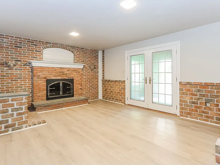 934 Village Rd — Photo 11