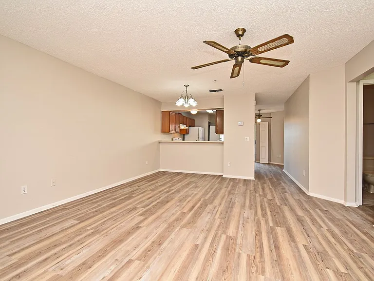 144 Reserve Cir #112 — Photo 4