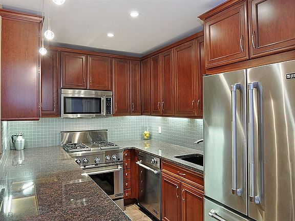 2nd image of 205 E 22nd St APT 4BC