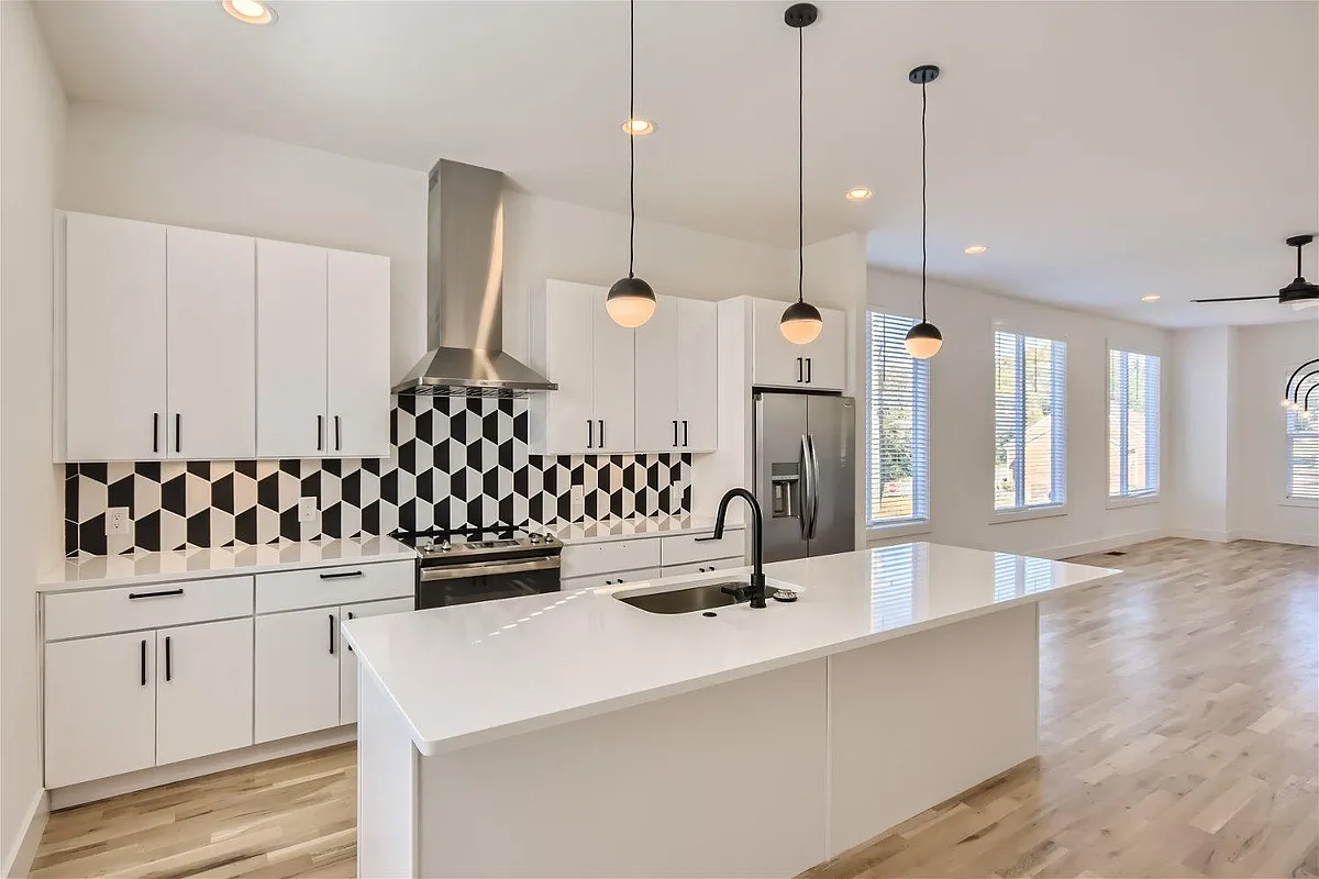 Building Photo - 401 Serenity Ln