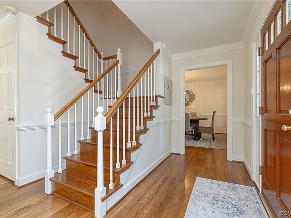 5th image of 2732 Woodmont Dr