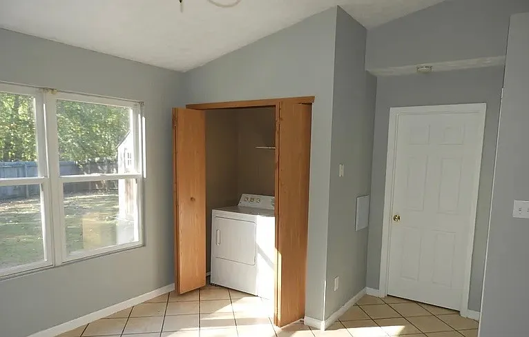 6308 Hackel Dr — Photo 2