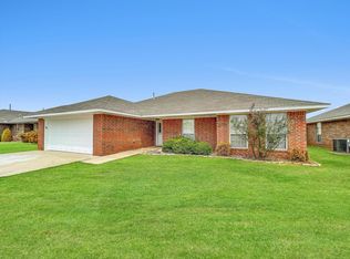 1608 Sommerset Pl, Altus, OK 73521