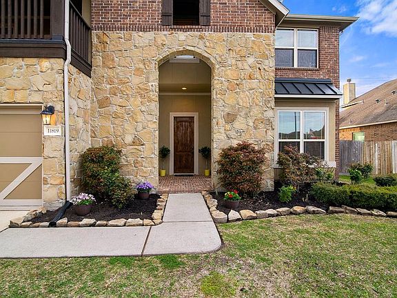3rd image of 11819 Obsidian Ln