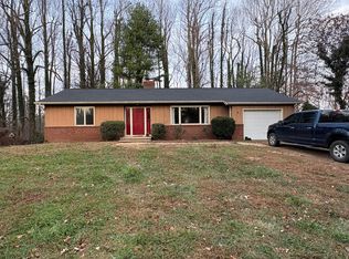 108 Meadowcrest Dr, Flat Rock, NC 28731