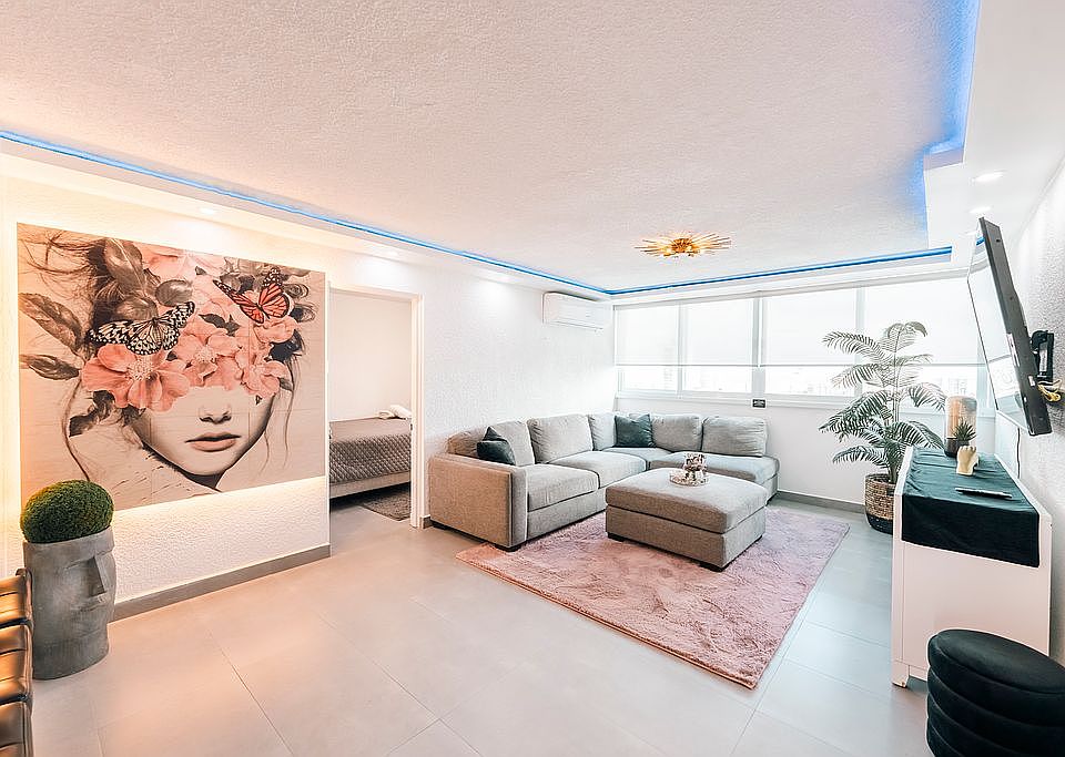 1st image of 1048 Avenue Las Palmas #1406