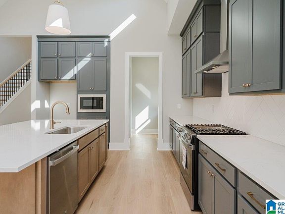 2nd image of 6130 Avonleigh Cres