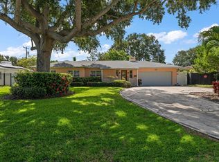 1727 Indian Rocks Rd, Belleair, FL 33756