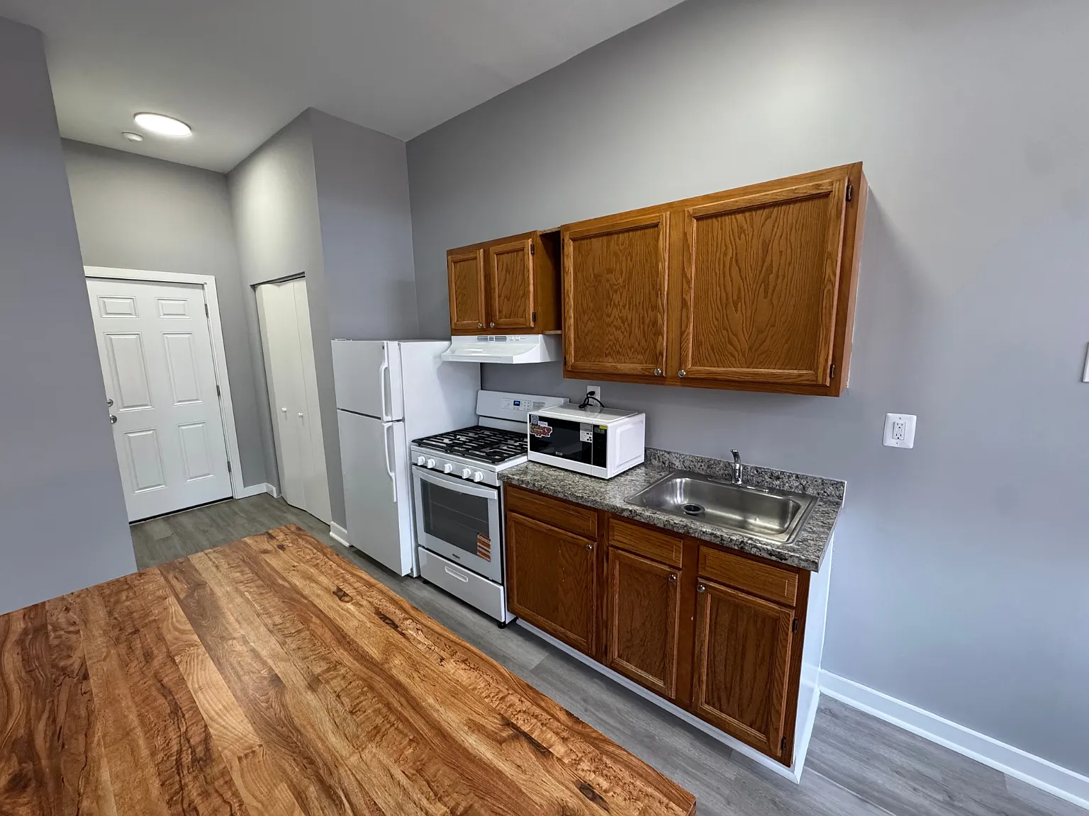 2100 Maryland Ave — Photo 3