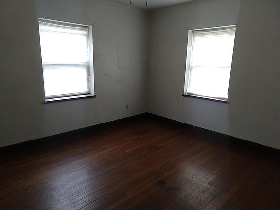4th image of 927 Central Ave #3