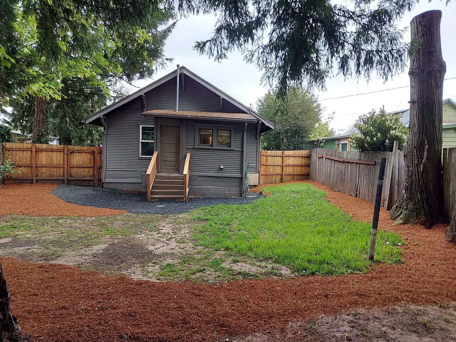 421 SW Twin Oaks Cir — Photo 2