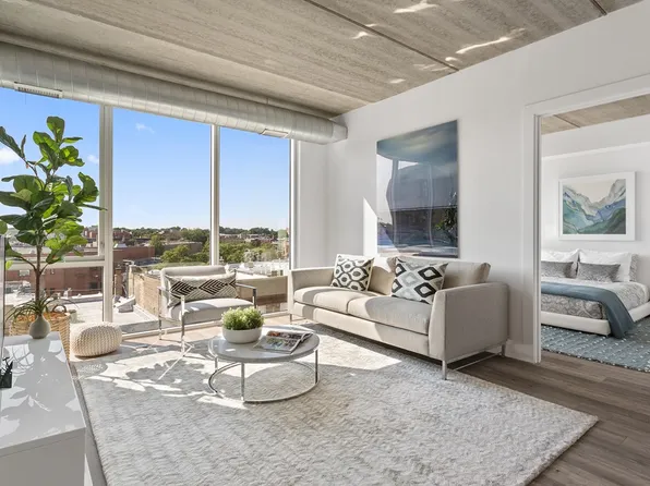 730 W Sheridan Rd #712, Chicago, IL 60613