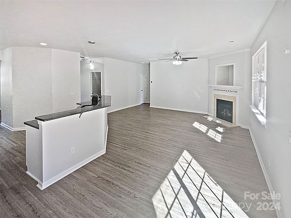 3rd image of 15924 Circlegreen Dr