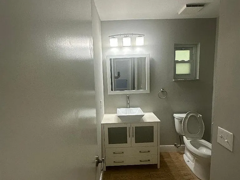 5503 NW 39th Ave — Photo 18