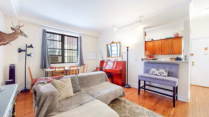 Rented by Bizzarro Agency | media 15