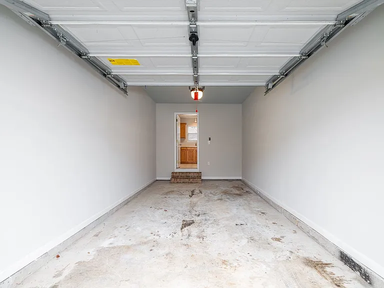427 Red Coat Ln — Photo 11