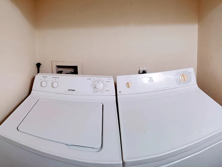 4405 Avenue H — Photo 13