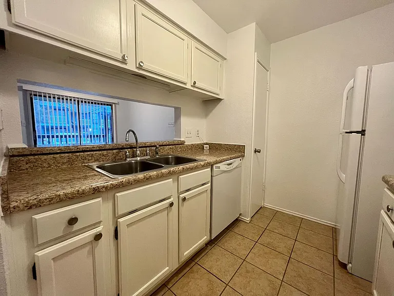 810 Station St — Photo 5