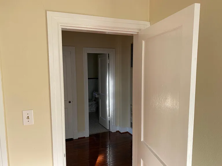 29 Van Heuval St — Photo 14