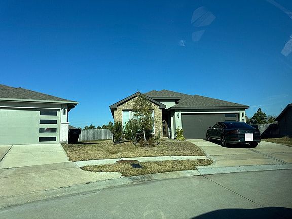3rd image of 6802 Fleetwood Crescent Way