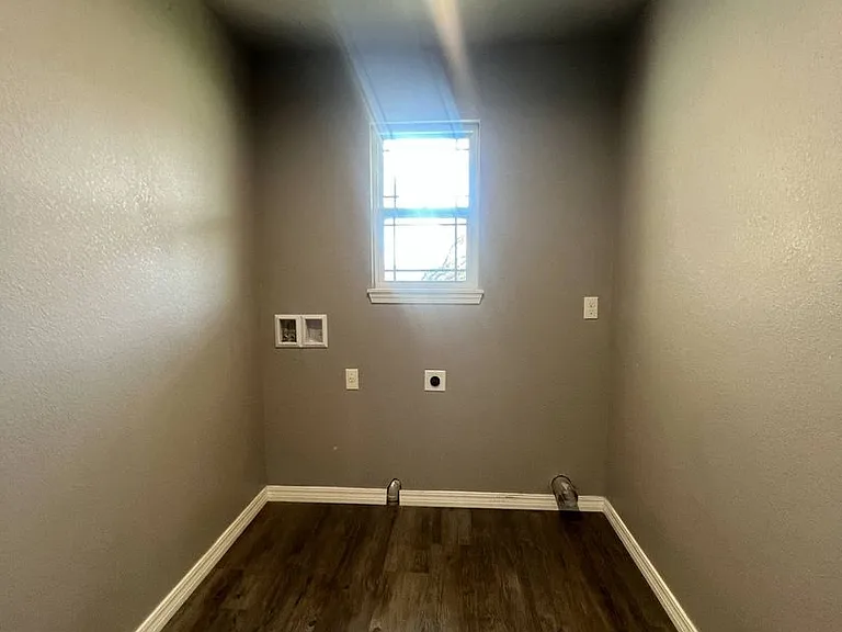 13731 Pella Ln — Photo 6