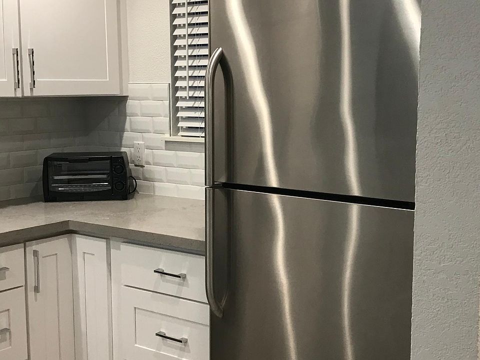 Refrigerator has ice maker