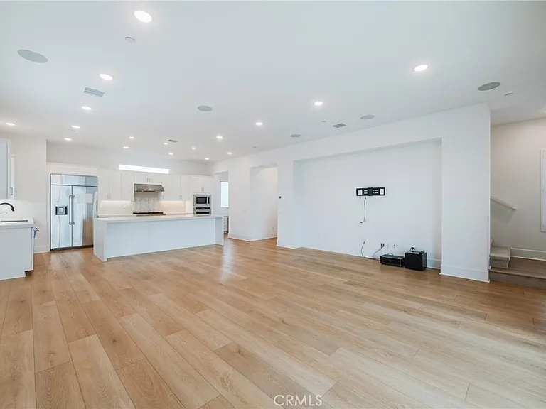 16285 Veterans Way — Photo 8
