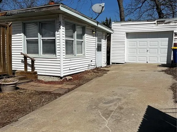 31 A St, Lake Lotawana, MO 64086