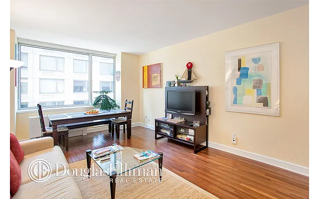 Rented by Douglas Elliman | media 16
