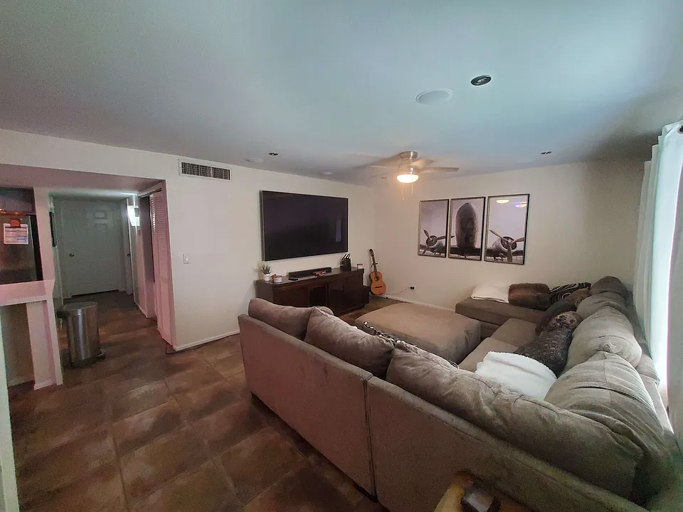 1402 E Guadalupe Rd