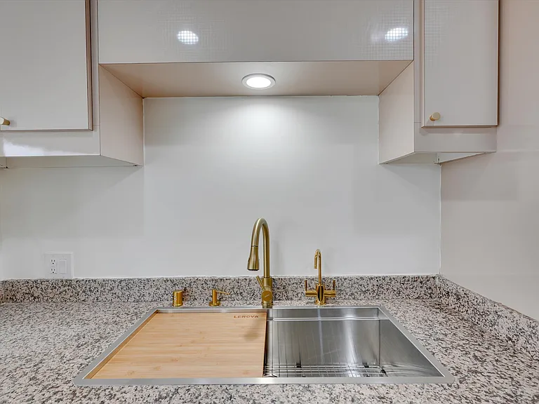 10747 Wilshire Blvd #1407 — Photo 17