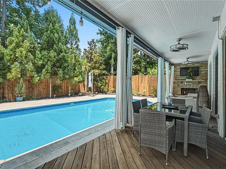 100 Cabots Cove Ct — Photo 1