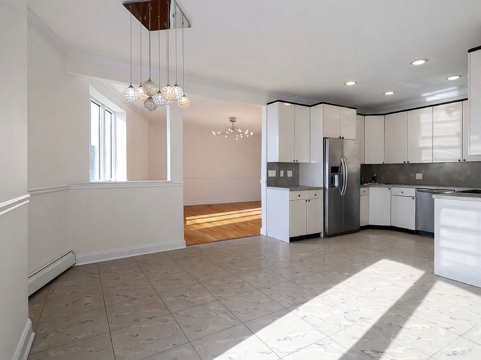1st image of 105 Kings Hwy #4