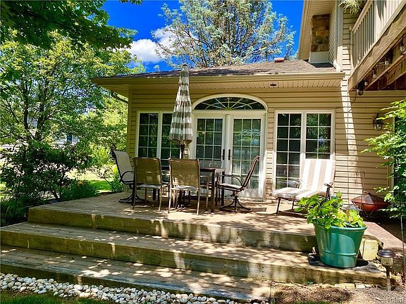 4th image of 243 Dolores Ln