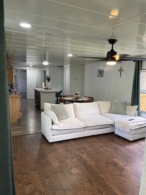2 bed, 1064 sqft, $1,450 — Photo 4