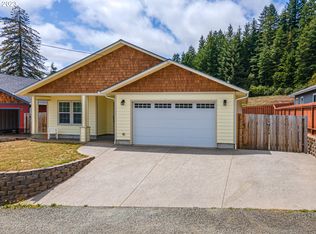 1745 N Grape Ct, Coquille, OR 97423