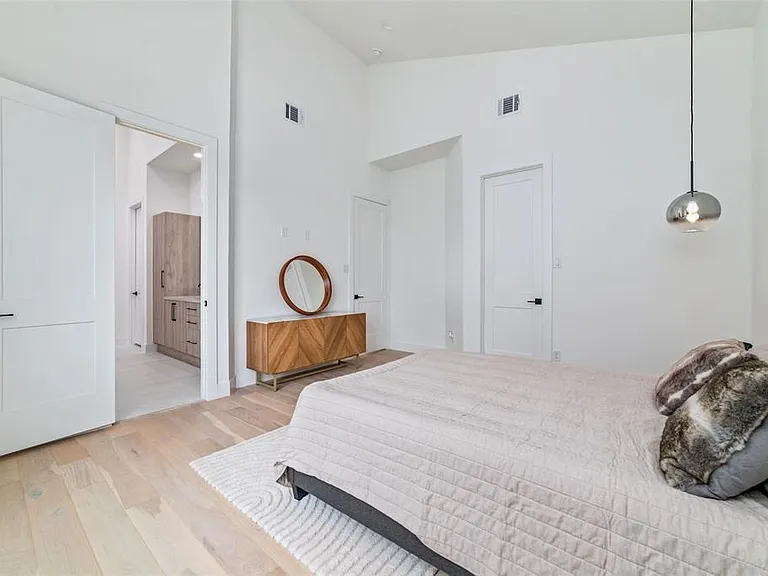 5905 Fairdale Ln #B — Photo 14