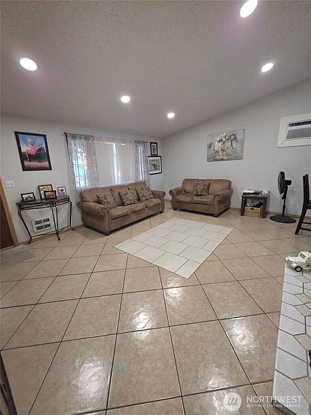 4th image of 819 Walker Avenue